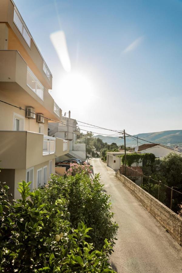 Apartment With Terrace And Sea View - Lucic تروغير المظهر الخارجي الصورة