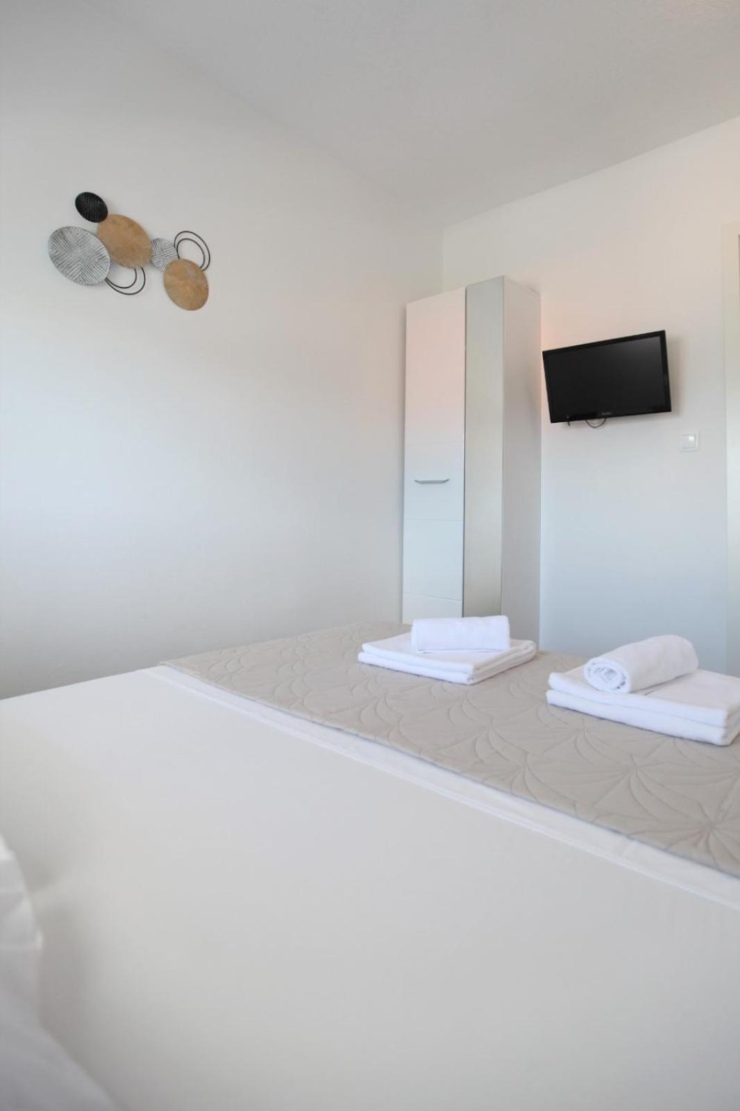 Apartment With Terrace And Sea View - Lucic تروغير المظهر الخارجي الصورة
