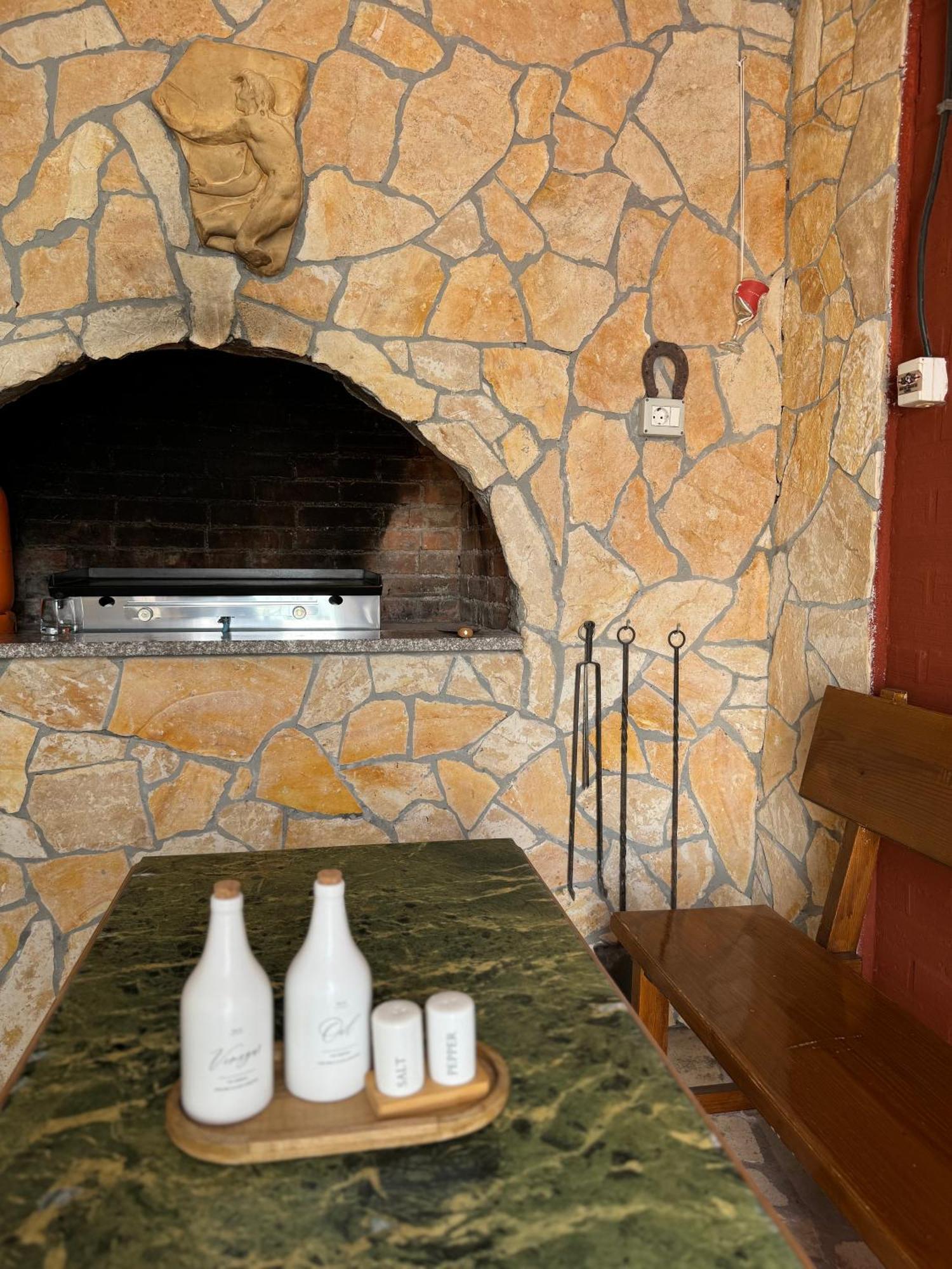 Apartment With Terrace And Sea View - Lucic تروغير المظهر الخارجي الصورة