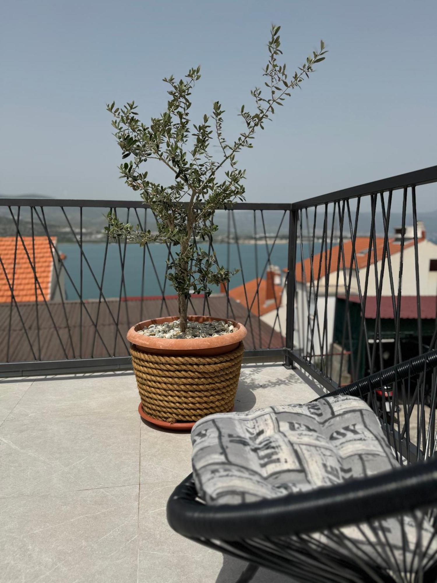 Apartment With Terrace And Sea View - Lucic تروغير المظهر الخارجي الصورة