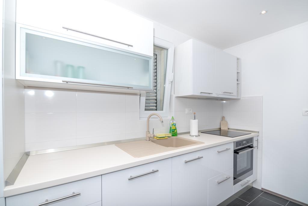 Apartment With Terrace And Sea View - Lucic تروغير المظهر الخارجي الصورة